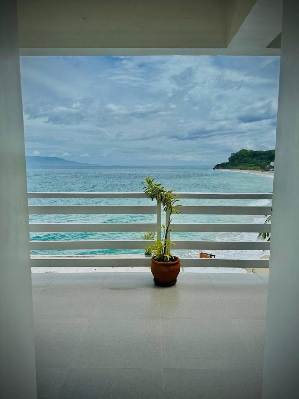 Playa Blanca Beach Resort Puerto Galera Exterior foto